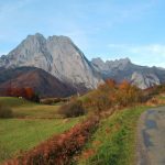 Das Dorf Lescun - Ziel der 13. Etappe auf dem Pyrenäen-Wanderweg GR 10. Malerische Landschaften, eine wahre Augenweide.