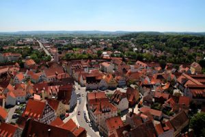 Der Albsteig Etappe 1 - von Donauwörth nach Mönchsdeggingen mit Blick auf Nördlingen.