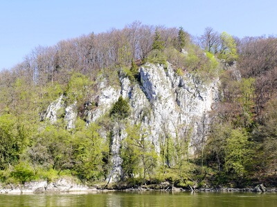 Altmühltal-Panoramaweg Etappe 10 - Blick auf die Weltenburger Enge beim Kloster Weltenburg auf dem Weg zum Etappenziel Kelheim