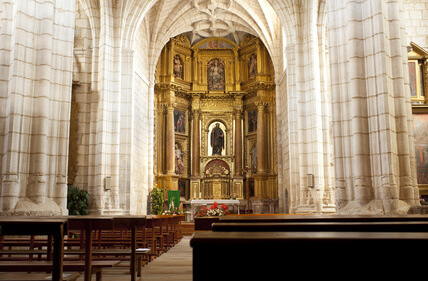 Kirche in Hornillos del Camino. Ein Highlight auf dem Jakobsweg Spanien.