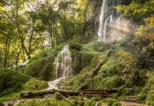 Der Albsteig Etappe 10 - malerischer Wasserfall bei Bad Urach.