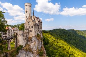 Der Albsteig Etappe 11 - Schloss Lichtenstein befindet sich auf dem Weg nach Genkingen.