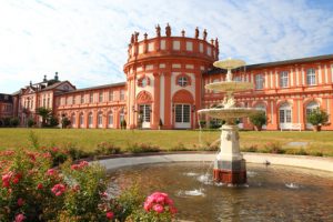 Rheinsteig-Etappe 21 - das schöne Schloss Biebrich in Wiesbaden. Hier endet für uns der Rheinsteig