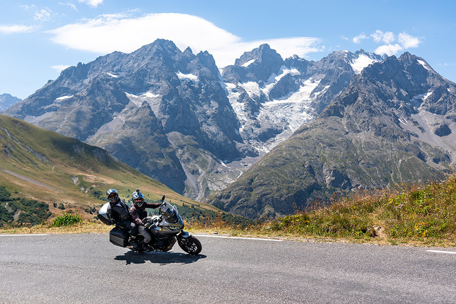 Mit dem Motorrad in den Bergen unterwegs