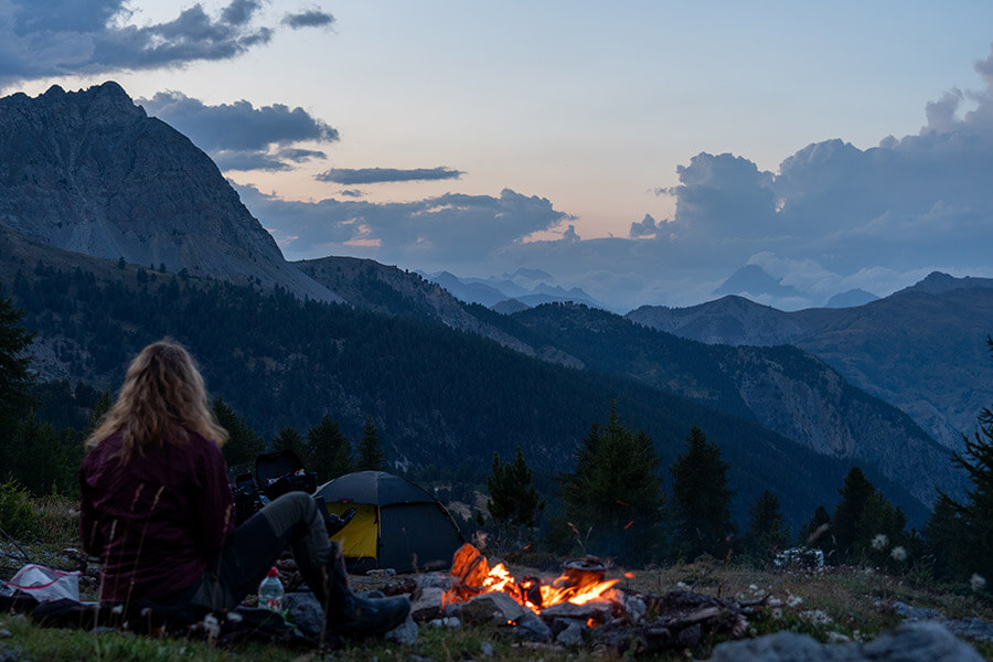 Lagerfeuer und Campingromantik