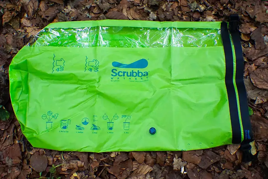 Scrubba Washbag mit aufgedruckter Anleitung