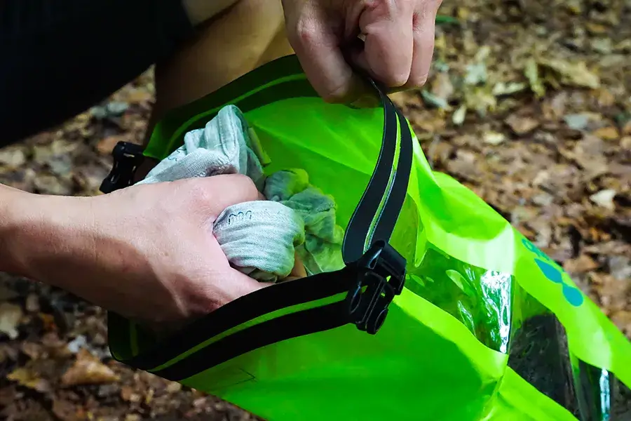 Wäsche einfüllen in den Washbag