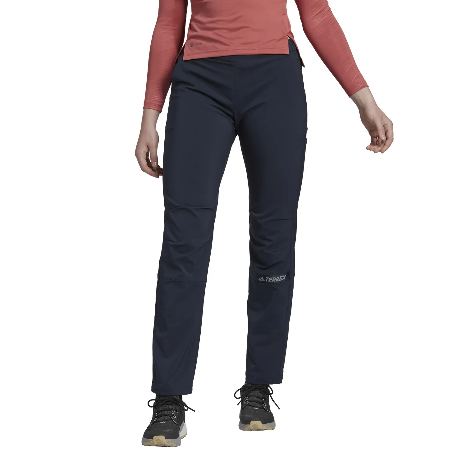 04_HF0852_3_APPAREL_On Model_Standard View_transparent.jpg