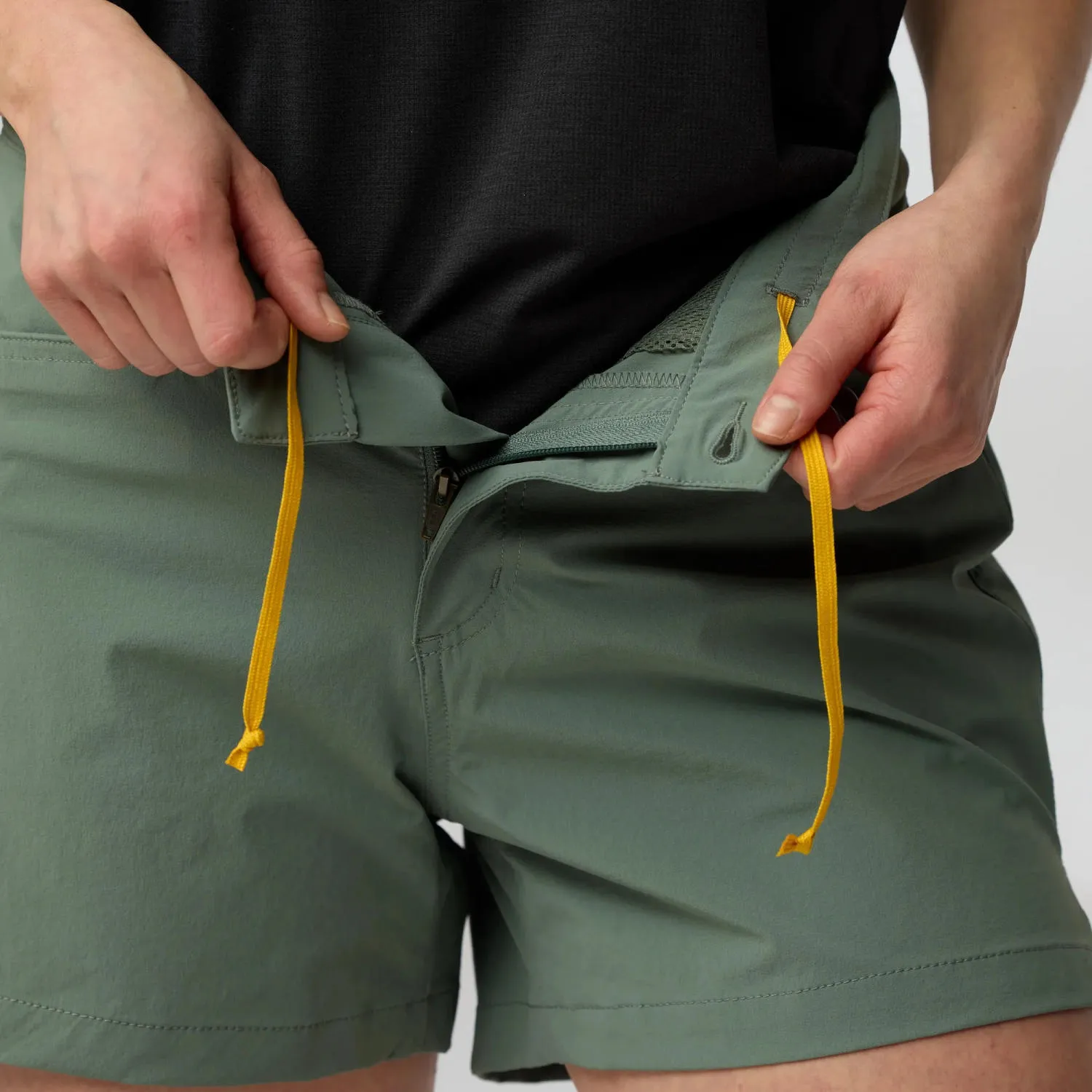 high_coast_lite_shorts_w_89431-614_h_model_0330.jpg