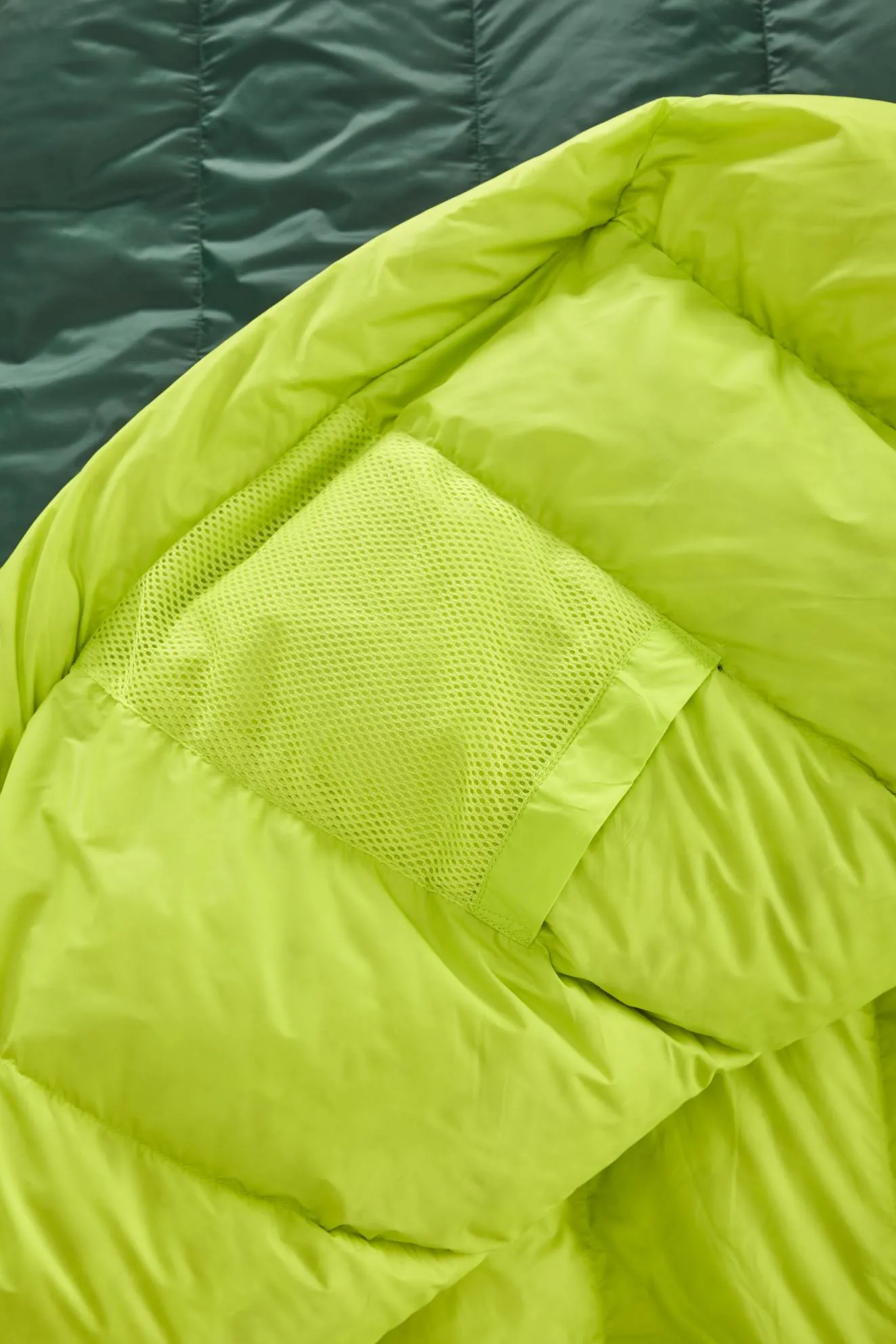 Tension-comfort-800-84421-84431-84441-nordisk-down-sleeping-bag-scarab-lime-07.jpg