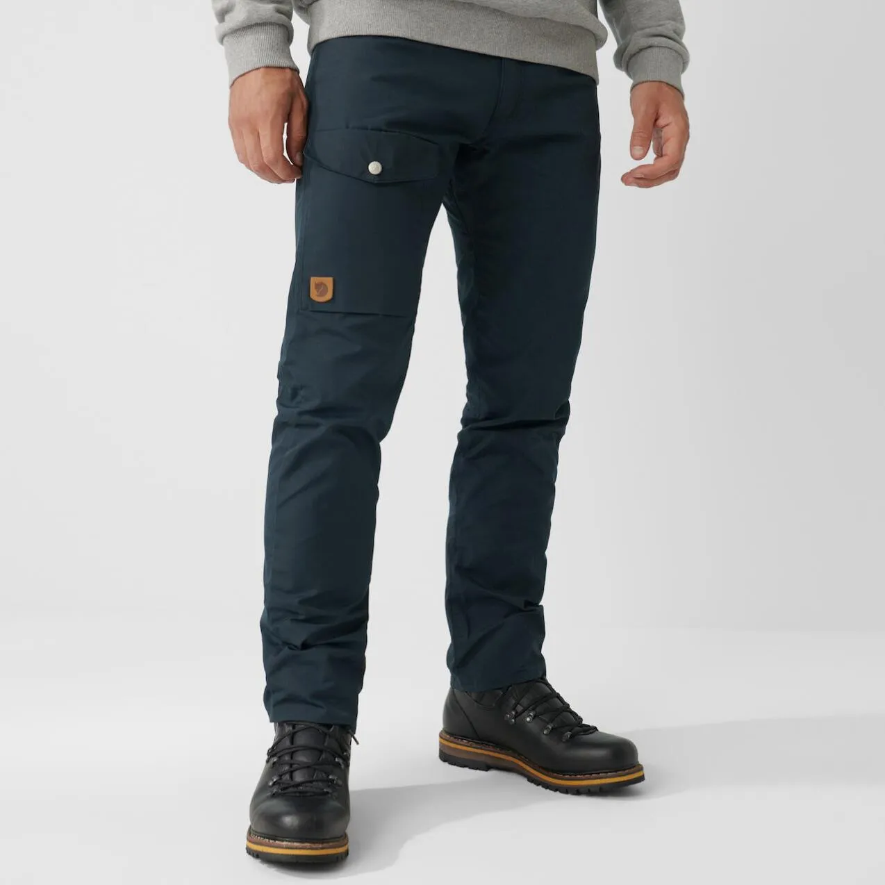 Greenland_Jeans_M_Reg_81871R-555_E_MODEL_FJR.jpg