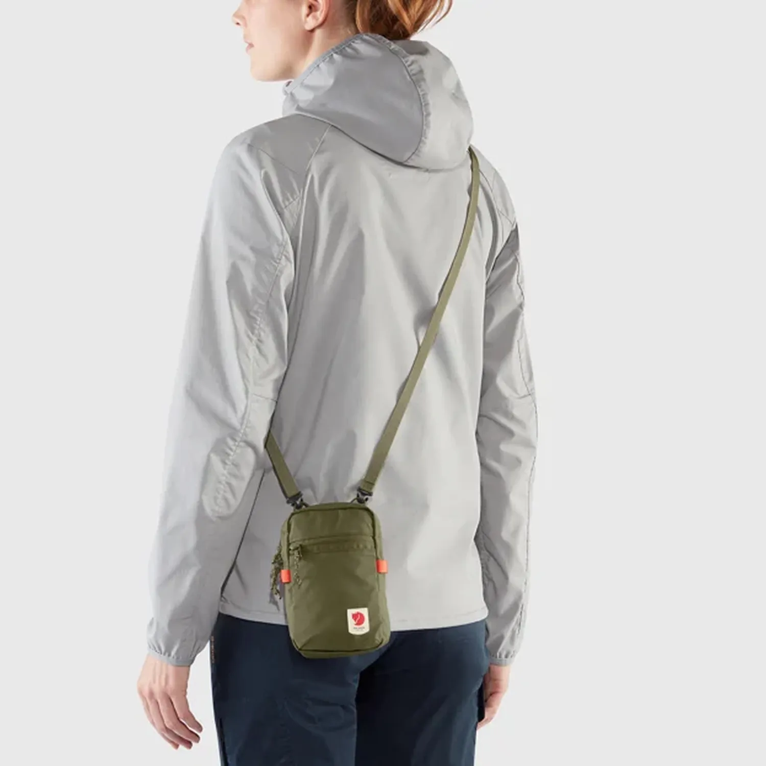 high_coast_pocket_23226-620_c_model_fjr.jpg