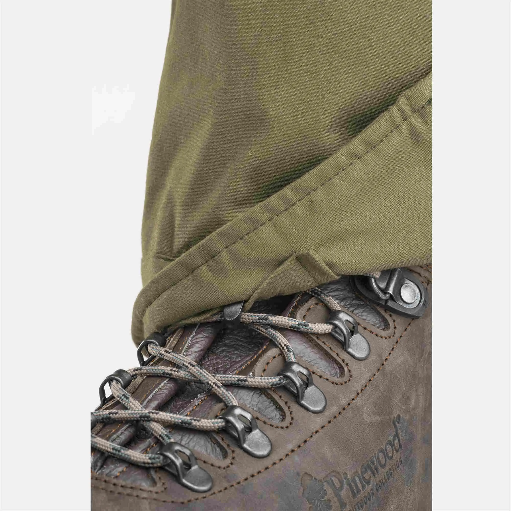 5302-723-20_Pinewood-Trousers-Finnveden-Hybrid-Extreme_Dark-Olive-Hunting-Olive (1834).jpg