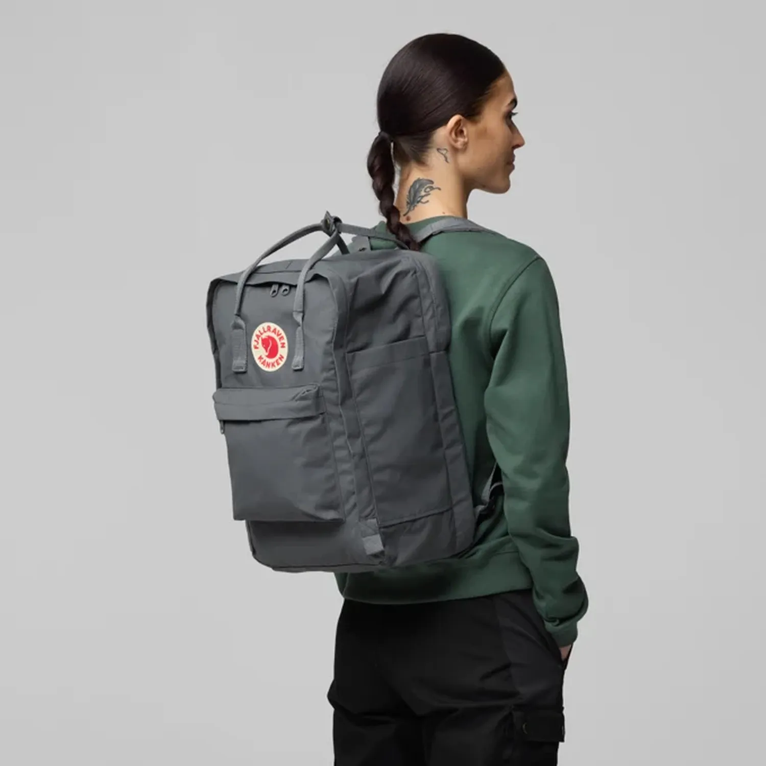kanken_laptop_17_23525-160_c_model_fjr2.jpg