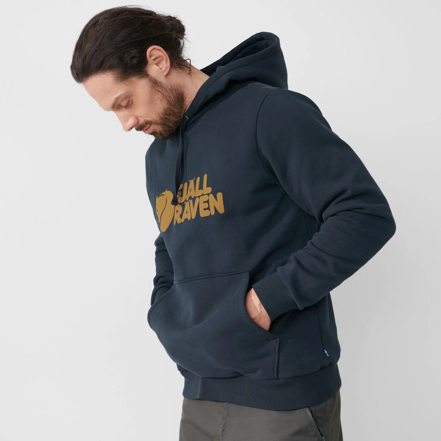 Fjallraven_Logo_Hoodie_M_84144-555_E_MODEL_FJR.jpg