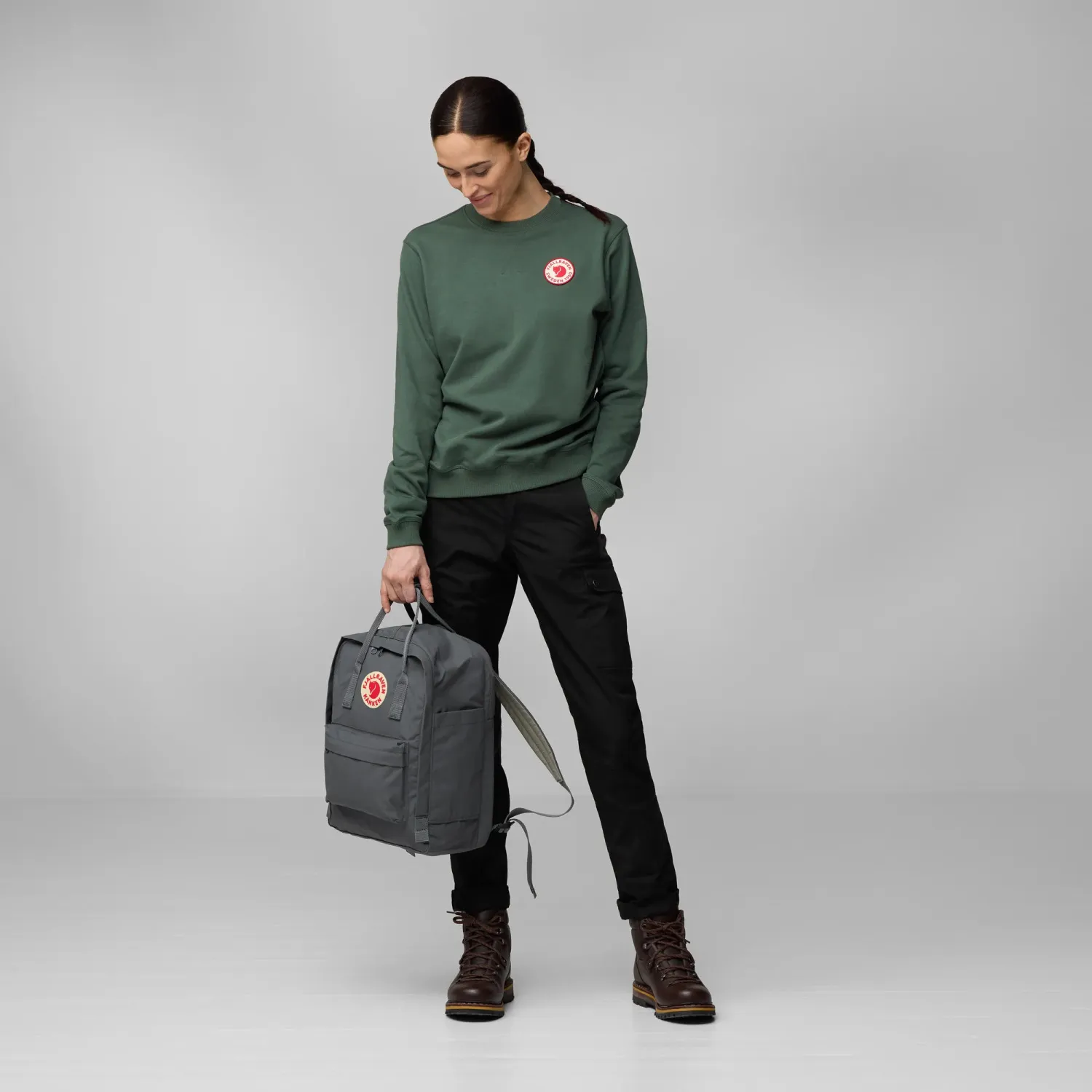 kanken_laptop_15_23524-046_e_model_fjr.jpg