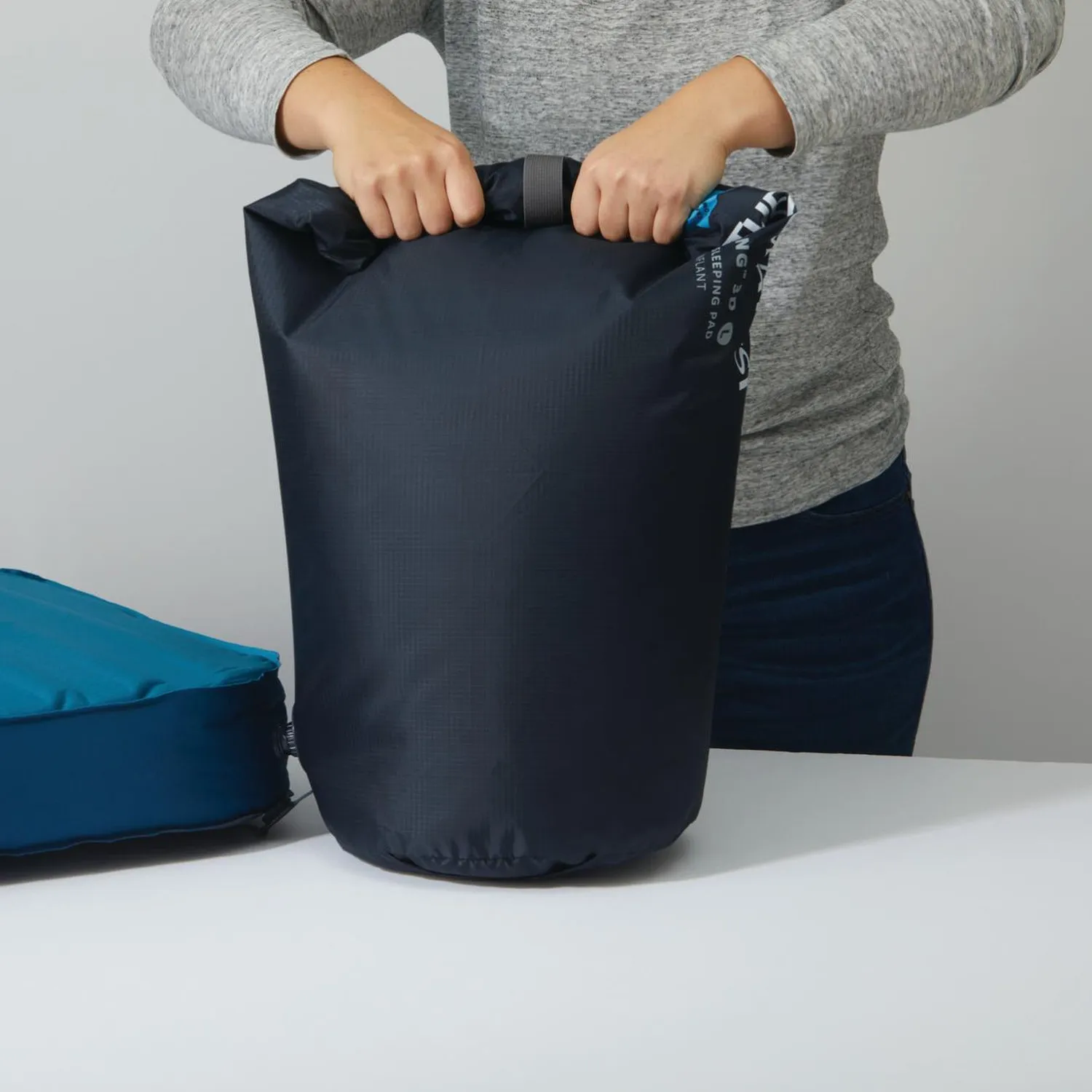 13225_thermarest_mondoking_marine_large_pumpsack_detail.jpg