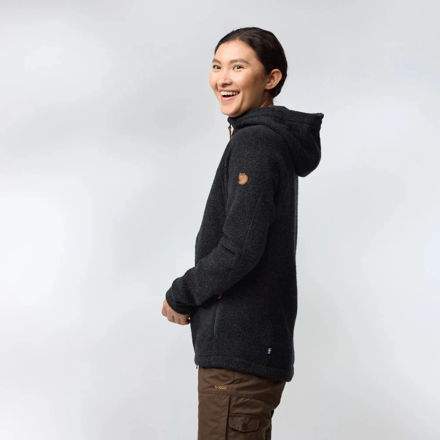 kaitum_fleece_w_89666-030_e_model_fjr.jpg