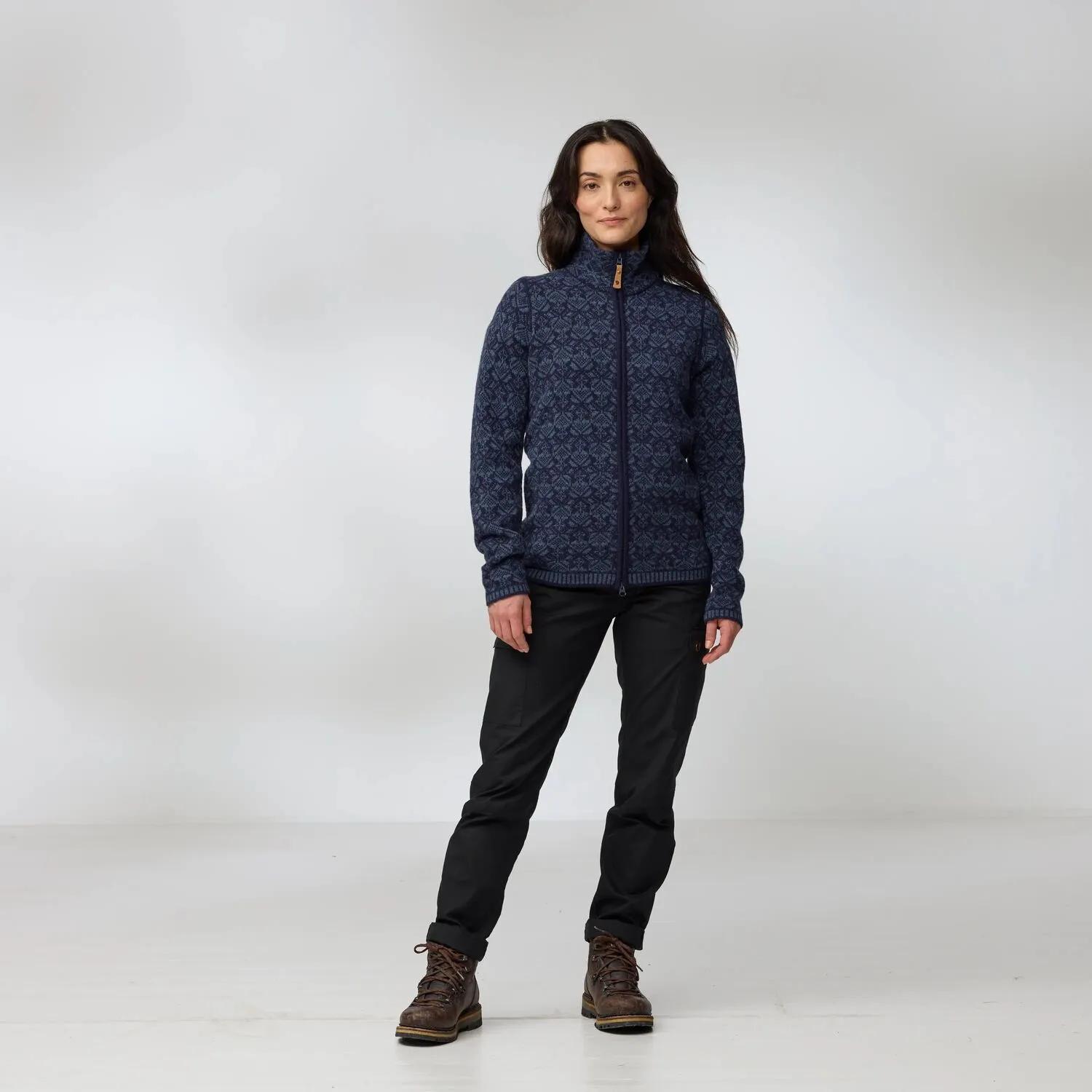 Snow_Cardigan_W_89912-555_C_MODEL_1618.jpg