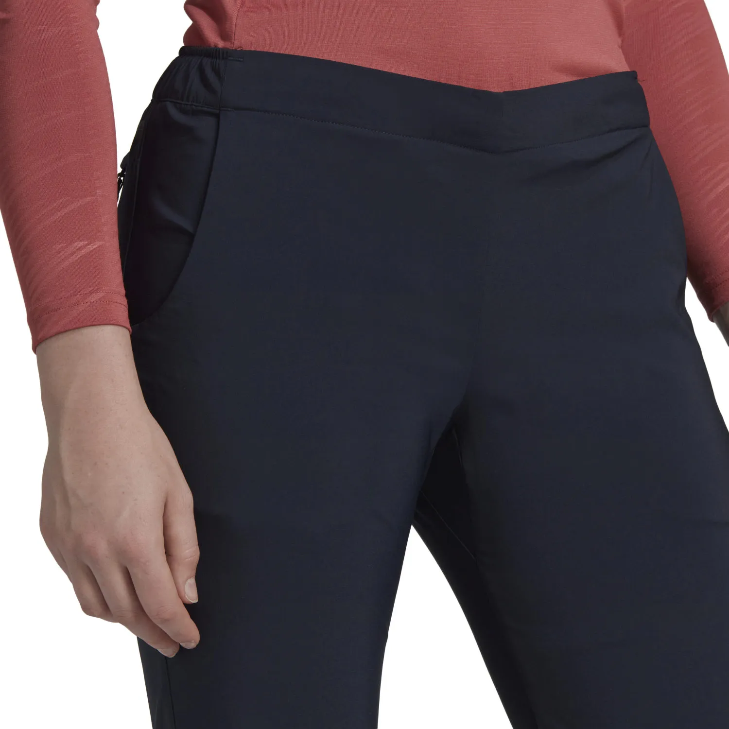 01_HF0852_7_APPAREL_On Model_Detail View 2_transparent.jpg