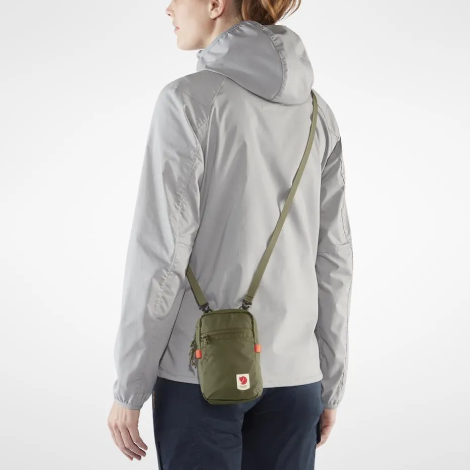 High_Coast_Pocket_23226-620_C_MODEL_FJR.jpg