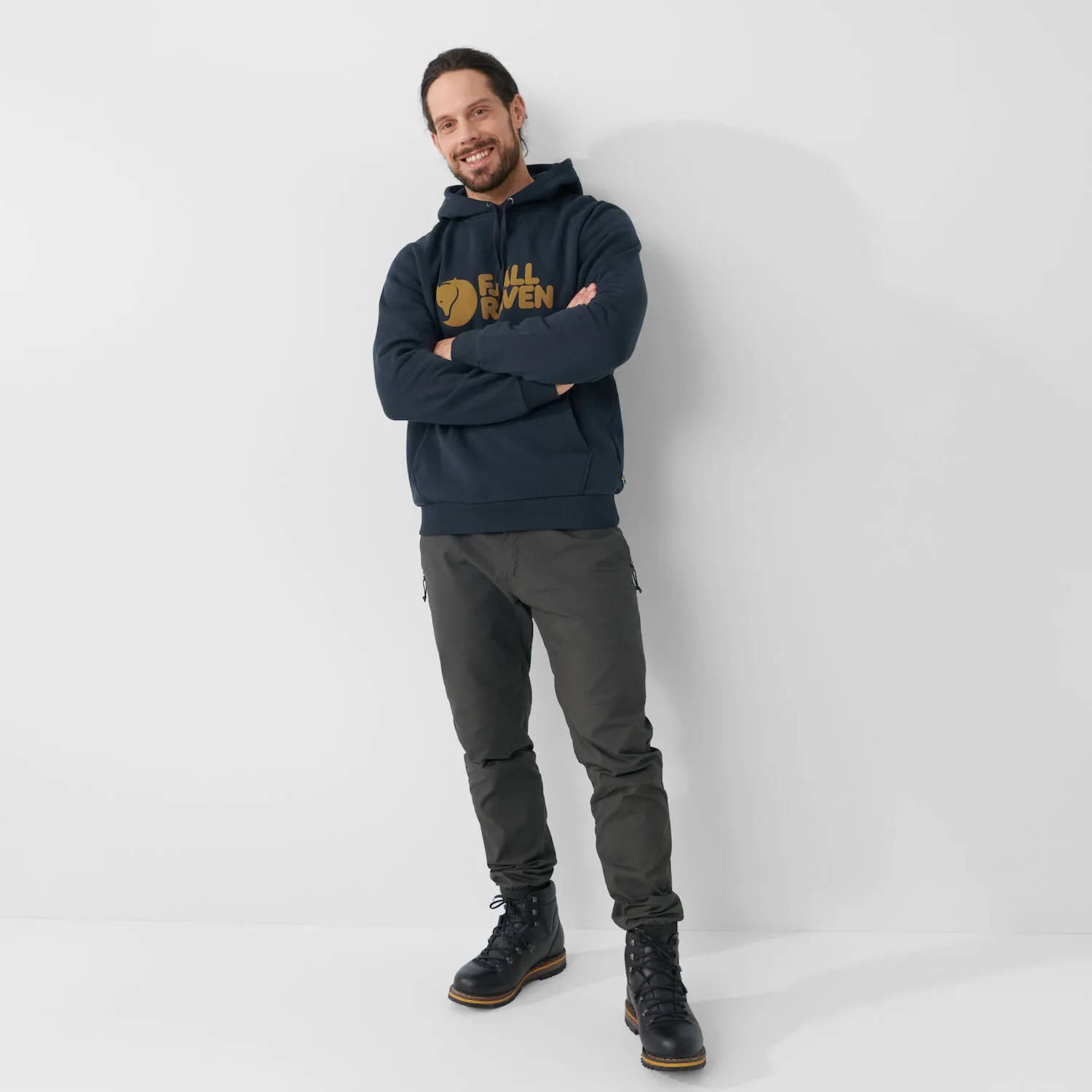 Fjallraven_Logo_Hoodie_M_84144-555_C_MODEL_FJR.jpg