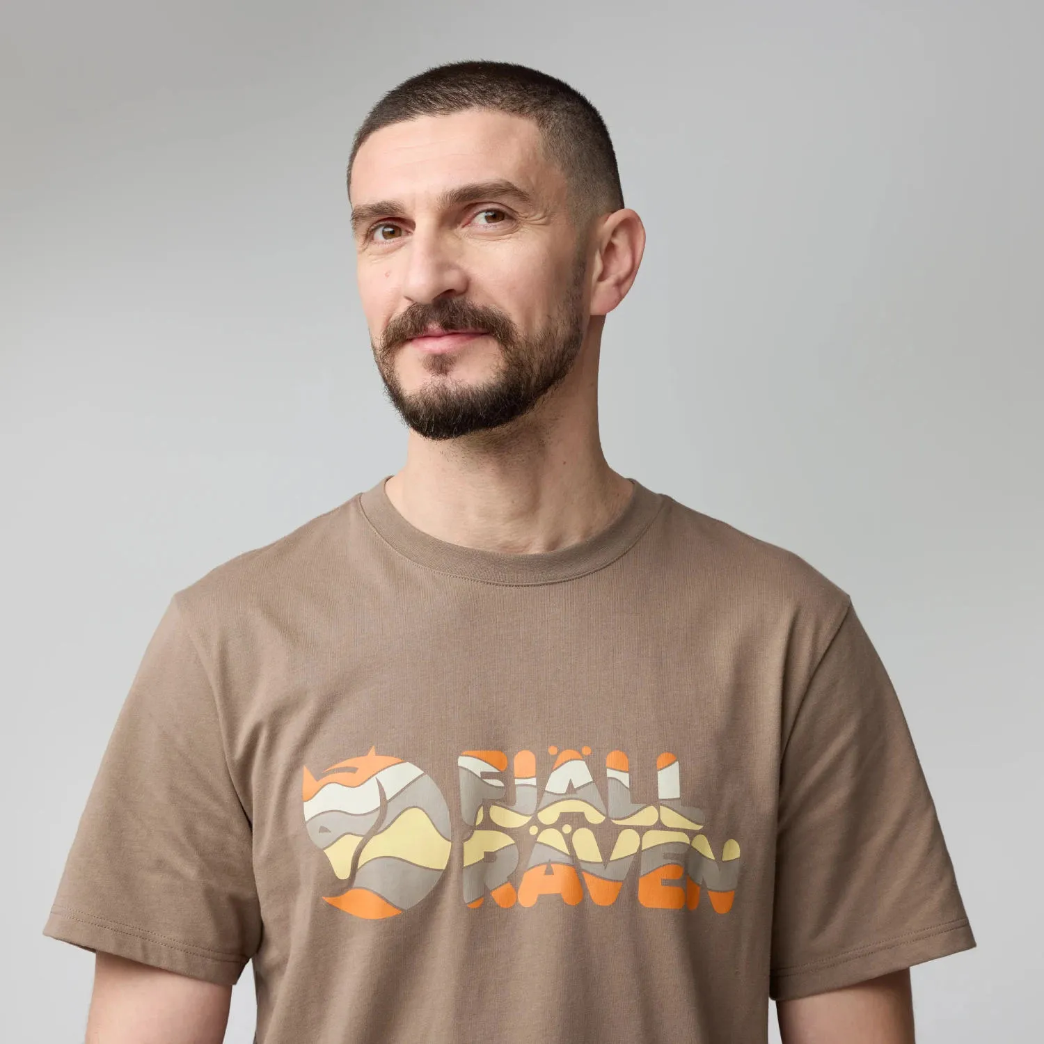 multicolor_logo_t-shirt_m_12600268-244_f_model_0100.jpg
