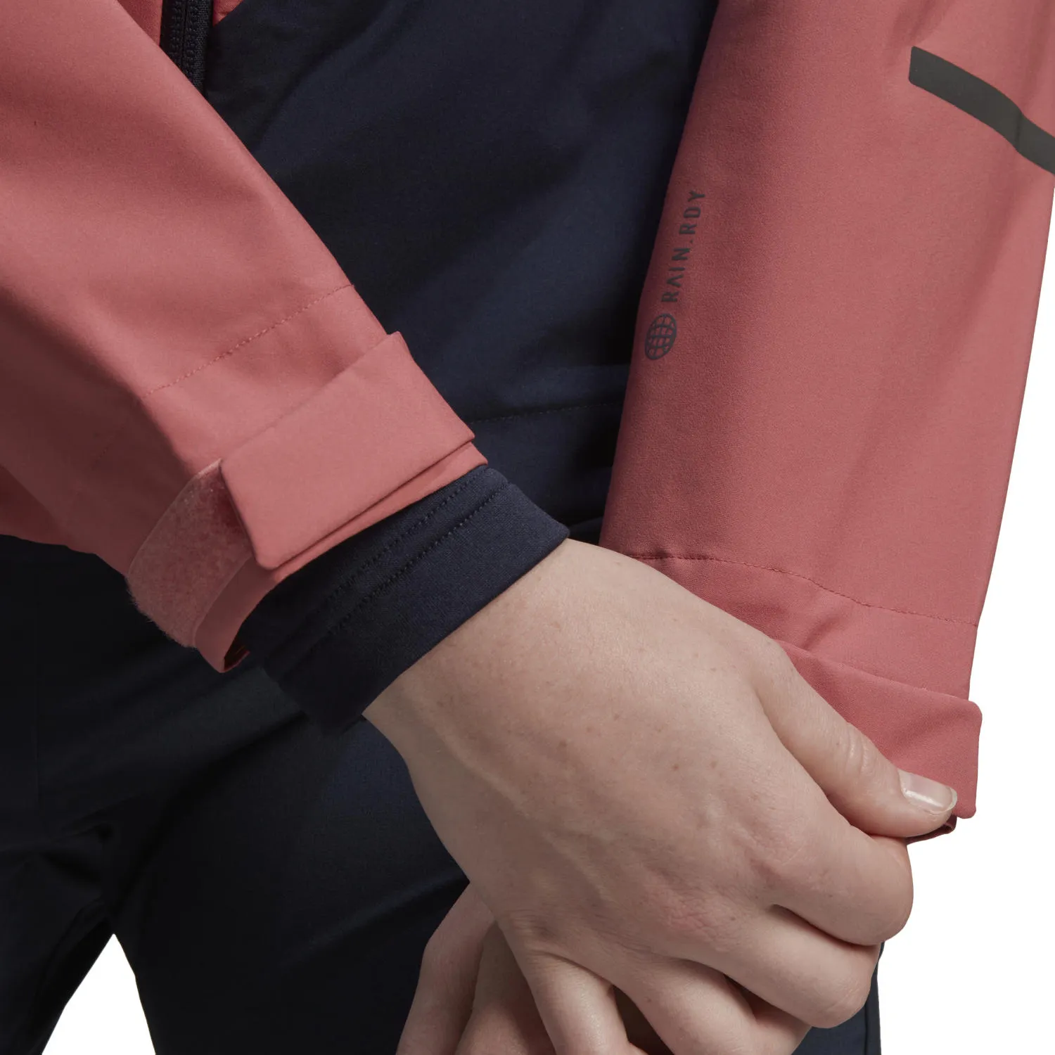 06_HF3276_9_APPAREL_On Model_Detail View 2_transparent.jpg