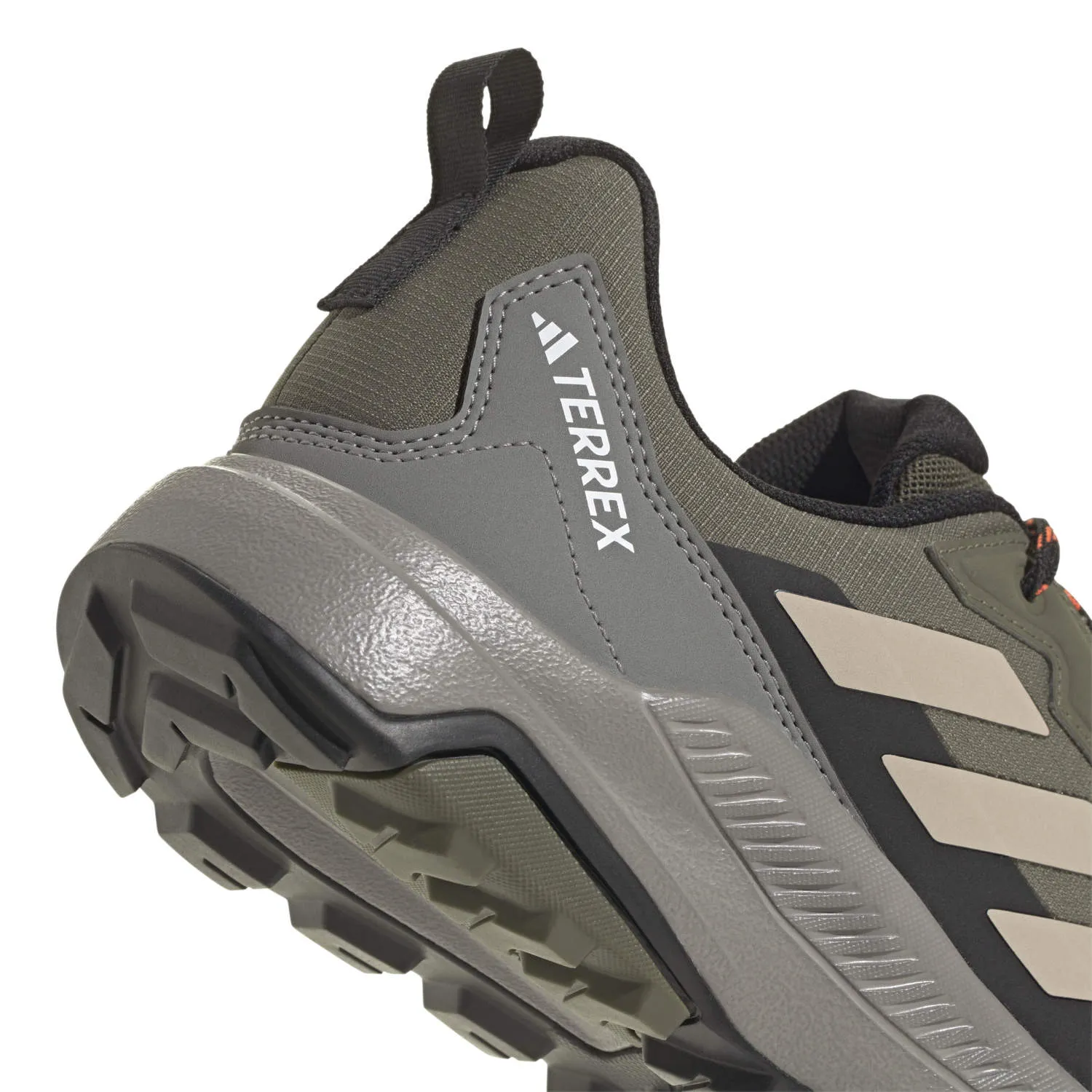 ID0900_9_FOOTWEAR_Photography_Detail View 2_white.jpg