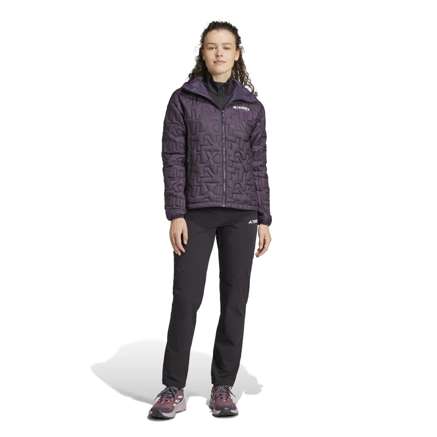 JI8583_7_APPAREL_On Model_Standard Outfit View_white.jpg