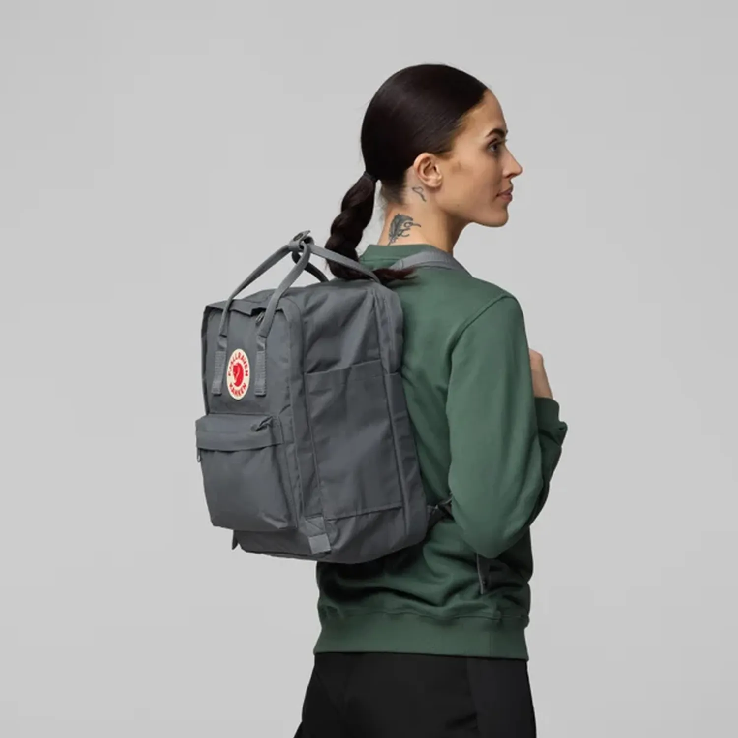 kanken_laptop_13_23523-046_c_model_fjr.jpg