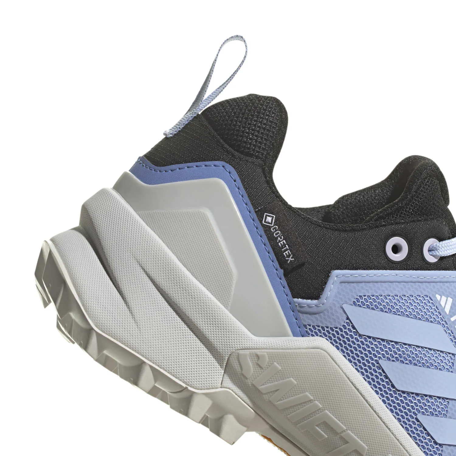 107_HP8715_9_FOOTWEAR_Photography_Detail View 2_transparent.jpg
