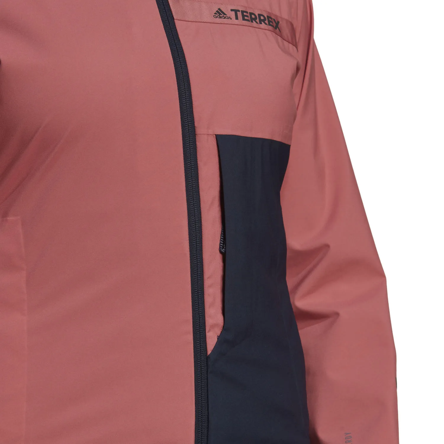 05_HF3276_8_APPAREL_On Model_Detail View 1_transparent.jpg