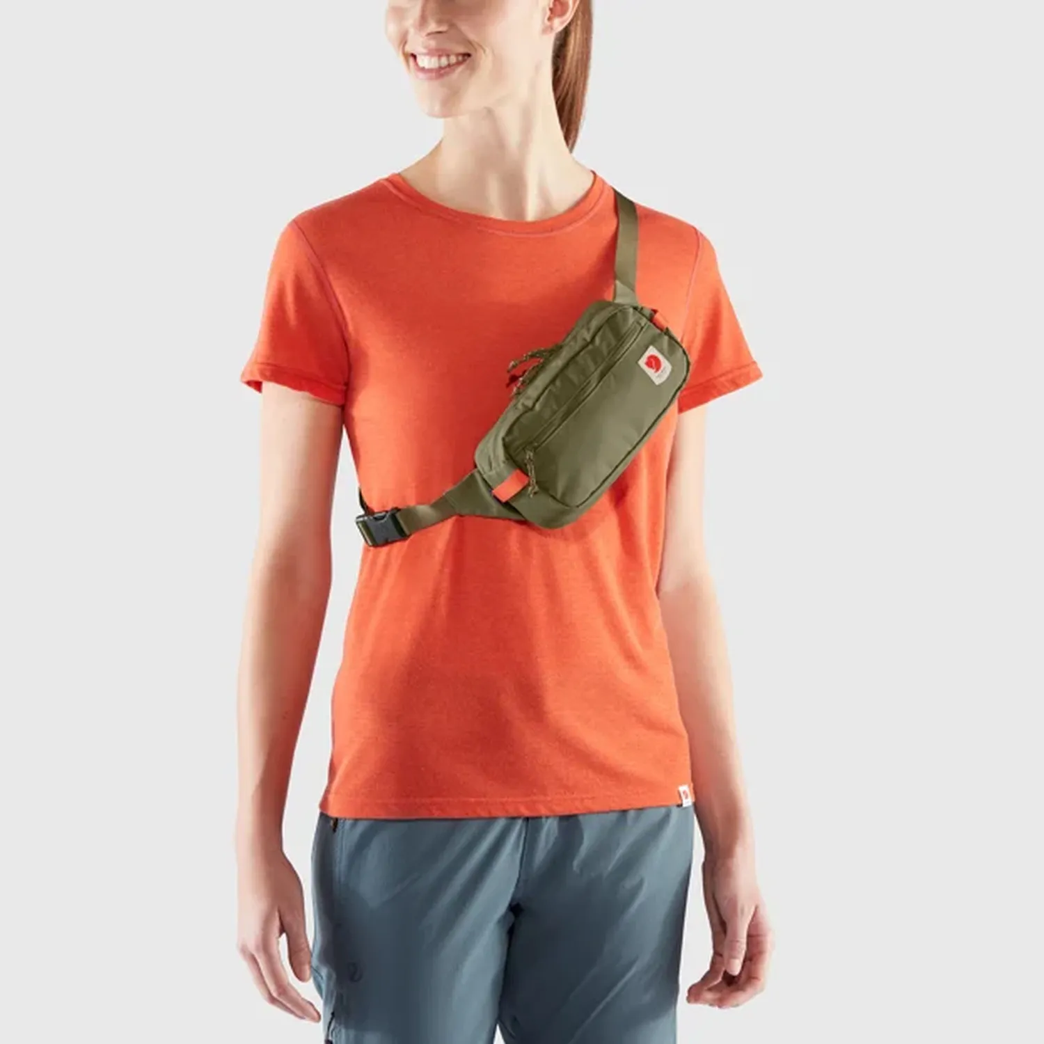 high_coast_hip_pack_23223-620_c_model_fjr.jpg